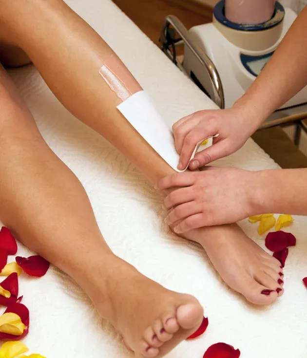 Full Legs with Bikini Lines – Waxing